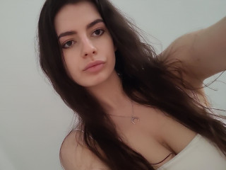 Alter: 25 / Waage - Alter: 170 / schlank - Geschlecht: weiblich - Ausrichtung: heterosexuell - Haare: braun / mittellang - Piercing: keins - bewebmaster-Alter: DD - Hautfarbe: weiss - Augen: braun - Rasur: teilrasiert